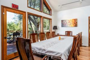 Spacious Mountain View Oasis - Pool, Spa & Game Rm