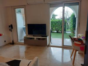 Bagatelle Studio 3étoiles rez de jardin Axelle LocAppart