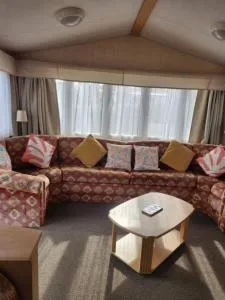 2 Vale Park - Llanstinan