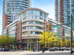 1 Bedroom Apartment Beside Rogers Arena, BCPlace, Skytrain
