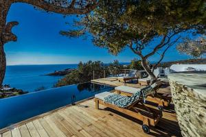 Zen Blue Mills - Luxury Villa in Kea Island