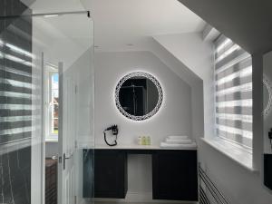 Happy Hinwood House, Hampshire!