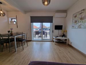 Pretty flat with terrace, air cond, free parking, by Porto with Love LDA