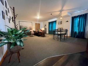 Downtown Green Room at Villages on Aurora