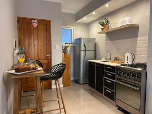 "301" Dpto temporario moderno, luminoso con todo lo necesario para la estadia perfecta, para dos personas, ubicado a dos cuadras de la costanera, en el corazón del camba cua