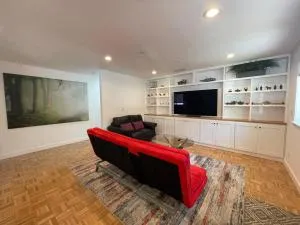 New 3-BR guesthouse with free parking on prem - Lafayette