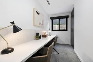 5 Ensuite Luxury Holiday House Balwyn North