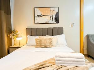 Prime 1br Condo Infront Grand Hyatt BGC #oursw20d1