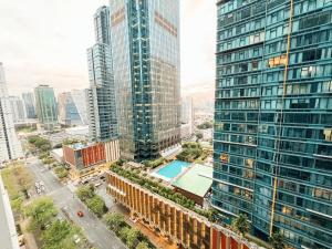 Prime 1br Condo Infront Grand Hyatt BGC #oursw20d1