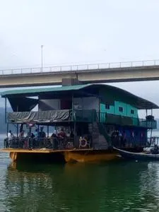 House boat - Baling