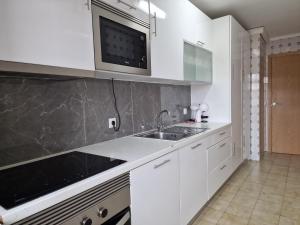 Pretty flat with terrace, air cond, free parking, by Porto with Love LDA