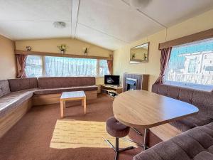 Charming Caravan At Manor Park, Nearby Hunstanton Beach In Norfolk Ref 23035C