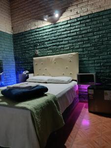 Habitaciones amplias con baño y garage privado Motel Coloso