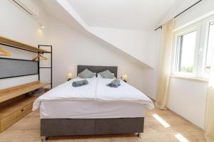 Apartments with WiFi Bol, Brac - 23862