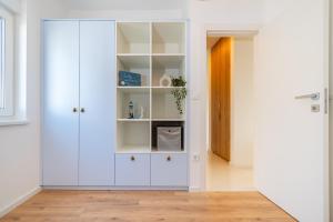 Apartments with parking space Nin, Zadar - 24014