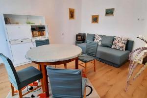 Apartments with WiFi Sibenik - 24034