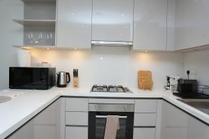 Modern 1BR Retreat Creek Vistas