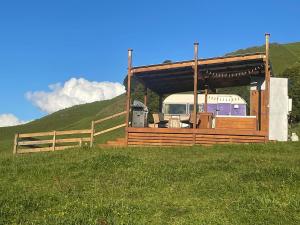 Vintage Caravan Retreat Outdoor bath Ruapehu Unique Stays