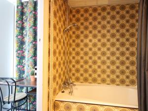 Appartements Appartement F2 avec ascenseur et Wi-Fi au centre du Mont-Dore - FR-1-415-44 : Appartement (4 Adultes)