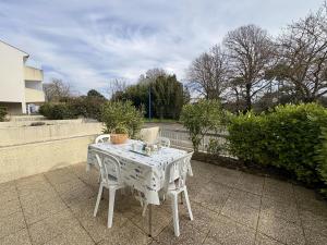 Appartements Appartement cosy a 220m de la plage avec terrasse privee, proche centre et foret - St Jean de Monts - FR-1-323-463 : photos des chambres