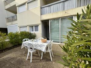 Appartements Appartement cosy a 220m de la plage avec terrasse privee, proche centre et foret - St Jean de Monts - FR-1-323-463 : photos des chambres