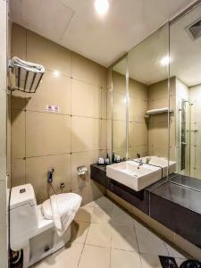 Courtyard Hotel 1Borneo