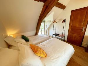 Maisons de vacances Gite paisible avec jardin a Chedigny - FR-1-381-611 : photos des chambres
