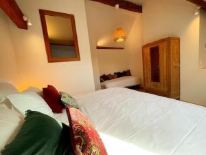 Maisons de vacances Gite paisible avec jardin a Chedigny - FR-1-381-611 : photos des chambres