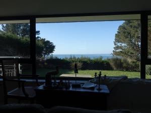 Maisons de vacances Maison spacieuse a 400m de la plage des Govelins, vue mer - FR-1-639-138 : photos des chambres