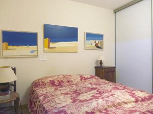 Maisons de vacances Maison spacieuse a 400m de la plage des Govelins, vue mer - FR-1-639-138 : photos des chambres