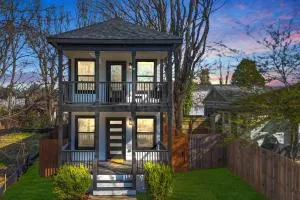 Luxe Family Oasis 7 beds 2 and a half Spa like Baths Sleeps 14 - Morrow