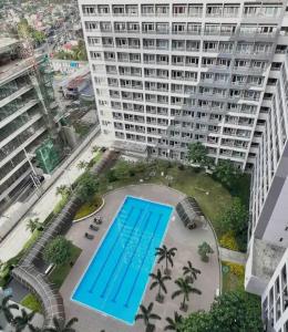 Luxury for Less next to BGC and Makati CBD