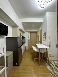 Luxury for Less next to BGC and Makati CBD