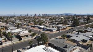 Vegas Apt 10 Mins to The Strip