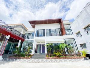 Queen Parrona Hotel by Sativa