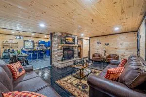 Bear Paradise Cabin - McCookville