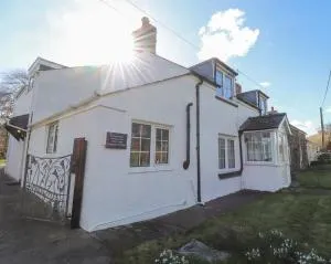 Meadowlands - Llanychaer