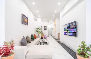 Luxury New Pool Villa - Free Pick up and Full AC