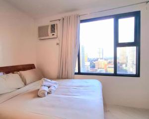 MANILA BAYVIEW RENTAL- LUXURY AND SUPERIOR 1 - 5 BEDROOM CONDOS WITH BALCONY POOL BAYVIEWS NETFLIX - Housekeeping Available-