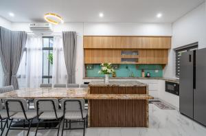 Luxury New Pool Villa - Free Pick up and Full AC