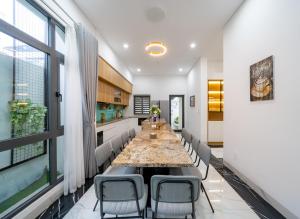 Luxury New Pool Villa - Free Pick up and Full AC