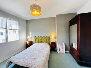 Maisons de vacances Maison Familiale 8 pers a Fouras, proche plages, 6 chambres - FR-1-709-87 : photos des chambres