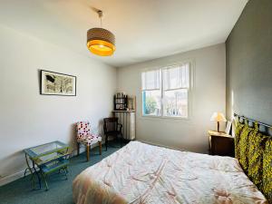 Maisons de vacances Maison Familiale 8 pers a Fouras, proche plages, 6 chambres - FR-1-709-87 : photos des chambres