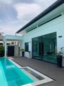Luxury Pool Villa Nai Harn