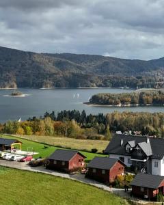 ,,KICZARA"Domki ogrzewane punkt widokowy Jezioro Solińskie w Polańczyku 601-806-454