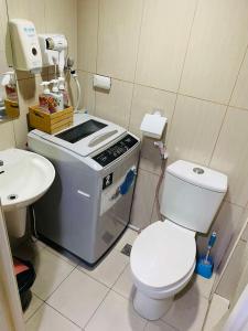 Pool view 333d near moa with balcony