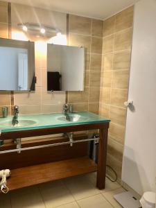 Appartements Appartement 68 m2 vue Golf et Piscine : photos des chambres