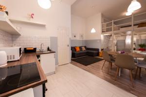 KLAU33 Apartment In Party District