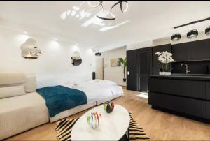 Appartement haut standing - Luxury apartment - Cannes- Croisette- Centre ville- Vue Tennis -Vue Piscine -Parking privé - Terrasse- Plage