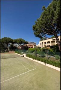 Appartement haut standing - Luxury apartment - Cannes- Croisette- Centre ville- Vue Tennis -Vue Piscine -Parking privé - Terrasse- Plage